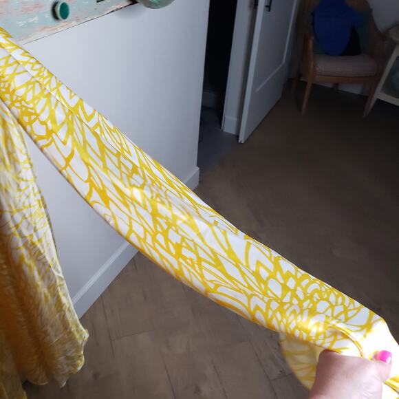 Morgan & C Yellow and White Dress with Crystal Neckline size 1/2 - Picture 8 of 12